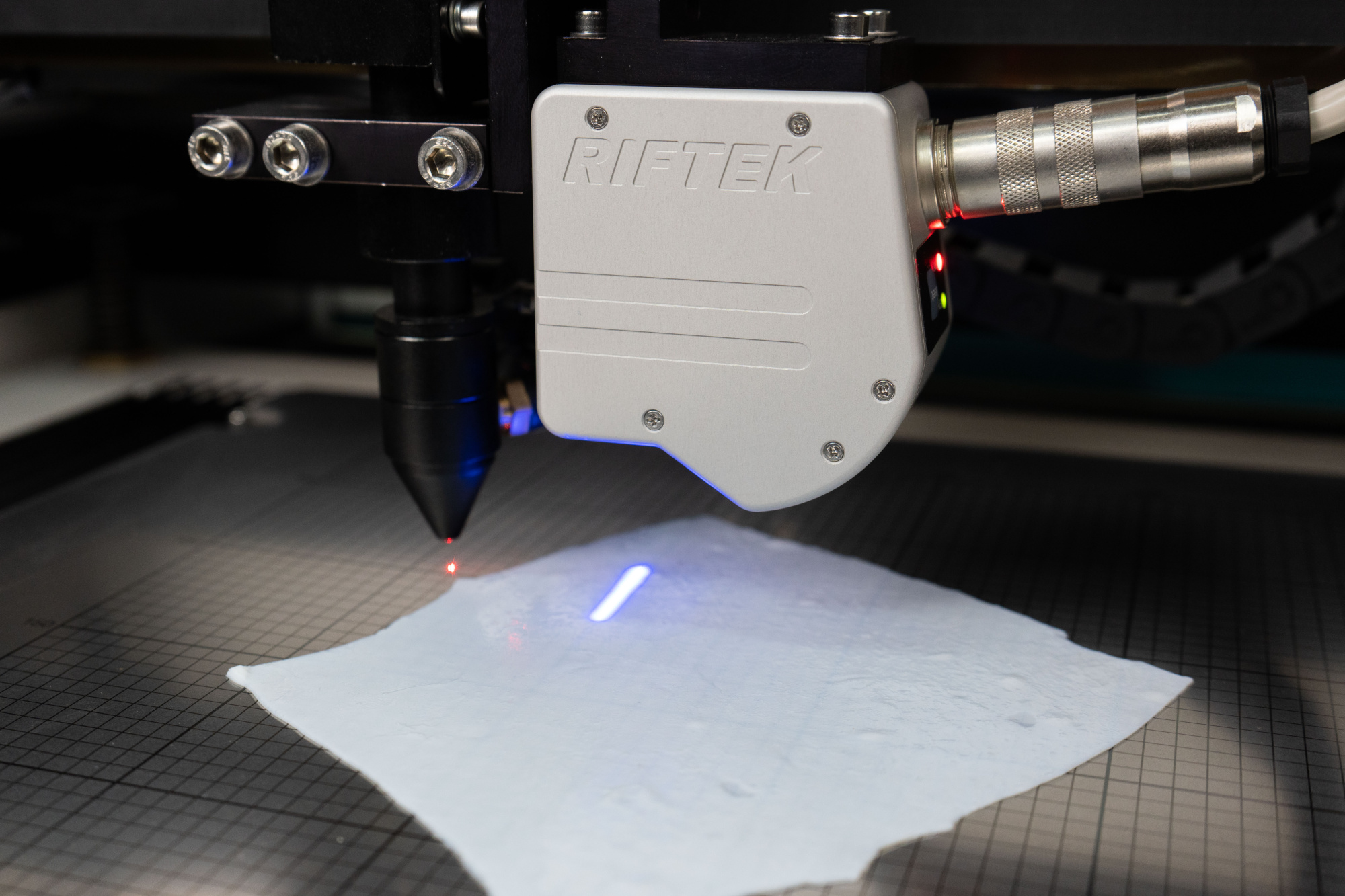 Laserowy system do pomiaru grubości i cięcia tkanki biologicznej