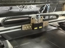 System laserowy do monitorowania grubości arkuszy gumy podczas kalandrowania