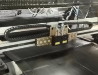 Laserowy system do monitorowania grubości arkuszy gumowych podczas kalandrowania RF160.10