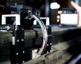 Przyrząd do pomiaru profilu szyny Przyrząd do pomiaru profilu szyny do laserowej kontroli zużycia szyny i analizy geometrii toru z globalną dostawą