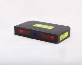 Laserowy czujnik triangulacyjny do systemów CNC Przemysłowy laserowy czujnik triangulacyjny do bezkontaktowego pomiaru przemieszczenia i wymiarów w systemach CNC i zautomatyzowanych systemach produkcyjnych, z dostawą na całym świecie